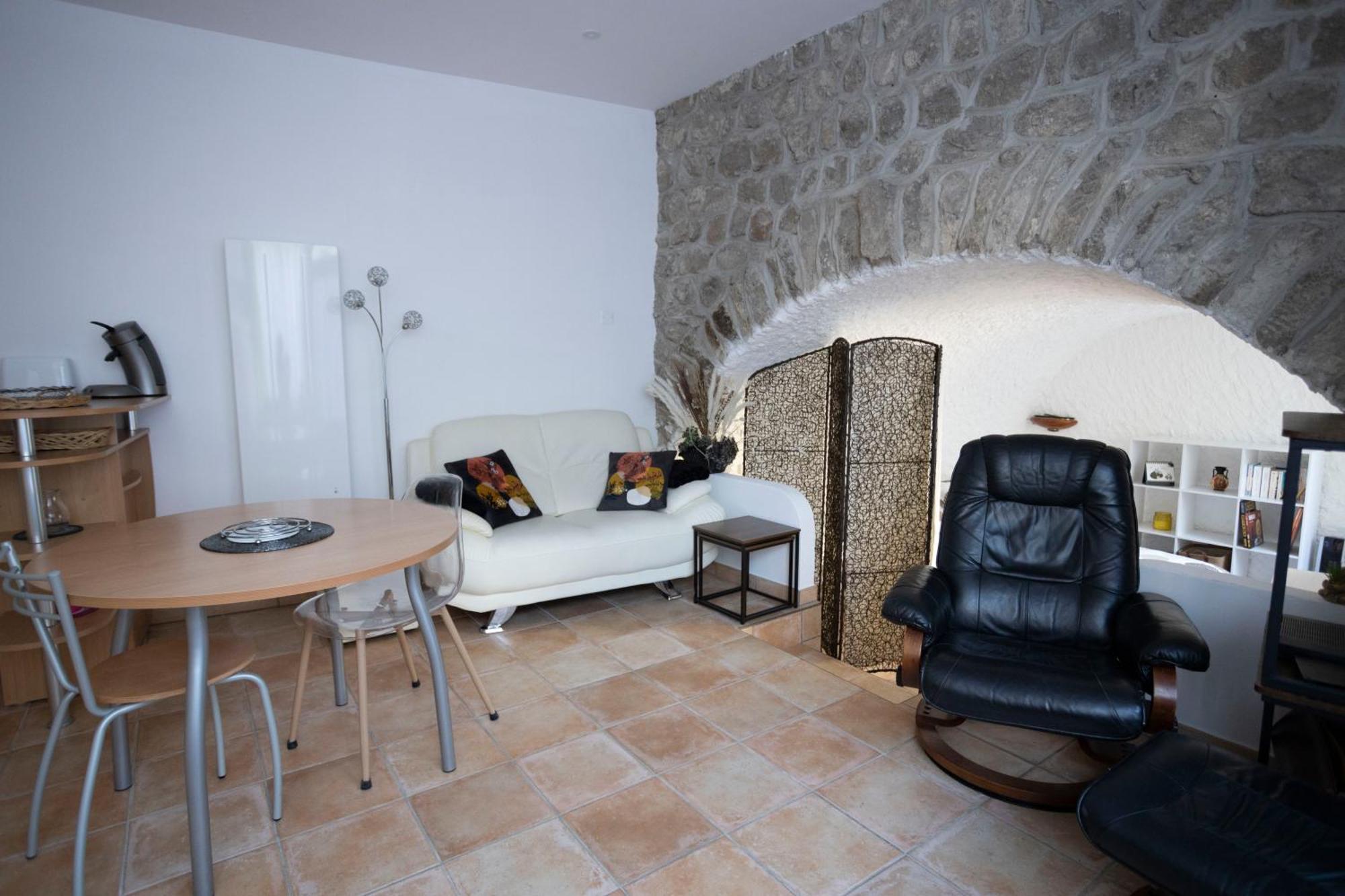 Le Studio Jaujac Luaran gambar